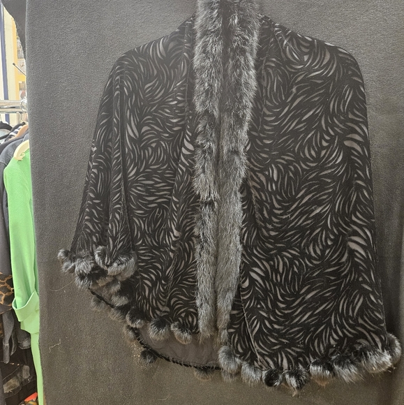 Fur trim cape - one size - Picture 1 of 5